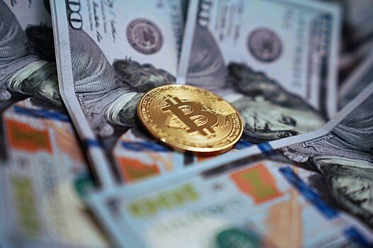 Криптовалюта и доллар — выбор при падающем рубле
