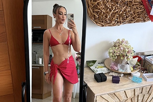 Постройневшая Ольга Бузова в крошечном бикини показала фигуру