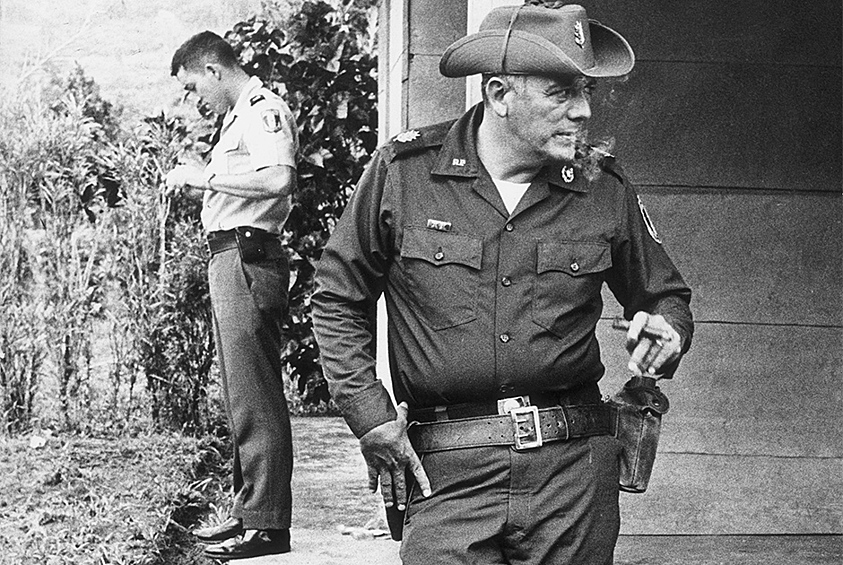 Панамский президент Омар Торрихос в военной форме, 1974 год