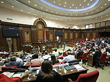 В парламенте Армении устроили потасовку во время выступления Пашиняна