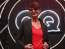 Ирина Хакамада прогулялась в платье с откровенным декольте