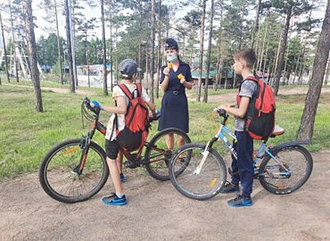 В Улан-Удэ сотрудники ГИБДД побеседовали о дорожной безопасности с юными горожанами