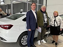 В Крыму трем пострадавшим на производстве вручили специализированные автомобили