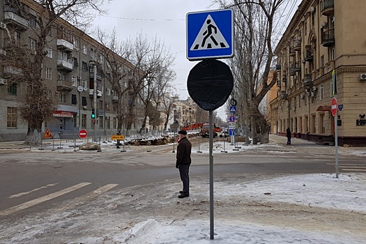 В центре Волгограда коммунальщики и чиновники устроили водителям западню