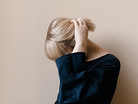 Трихолог Захирова назвала одной из причин появления перхоти фастфуд