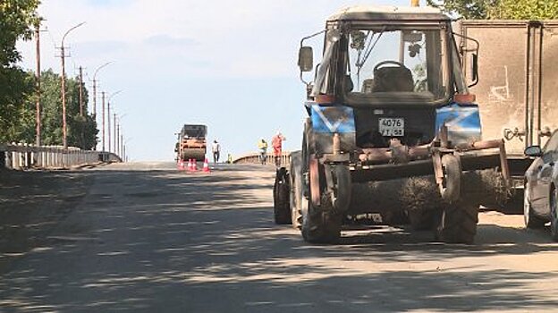 На мосту рядом с поселком Колышлей появилась строительная техника