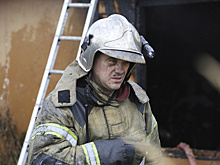 В Лабытнанги сгорел гараж с автомобилем внутри