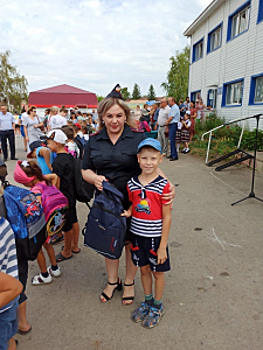 В Оренбургской области сотрудники полиции МО МВД России «Абдулинский» приняли участие в акции «Соберем ребенка в школу»
