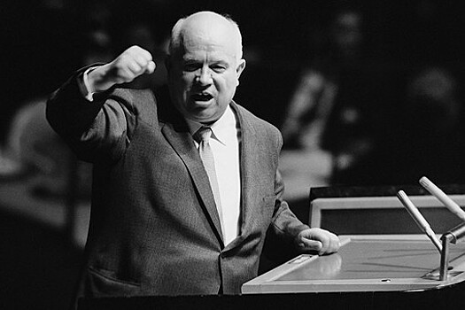 Стучал или махал: что делал Хрущев с ботинком в ООН