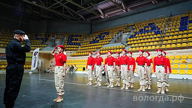 Порядка 600 школьников Вологды участвовали в строевом смотре-конкурсе, посвященном Великой Победе