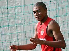 "Барселона" провела переговоры с нападающим "Монако" Мбаппе