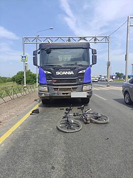 В Оренбурге велосипедист попал под грузовик