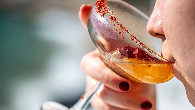 Как алкоголь влияет на наше восприятие пищи