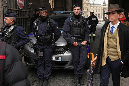 Появились подробности задержания подозреваемых в ограблении Лувра на сумму 88 млн евро