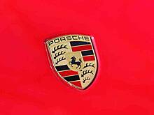 Перевернулся и задымился: Porsche вылетел в кювет после удара о столб на западе Москвы