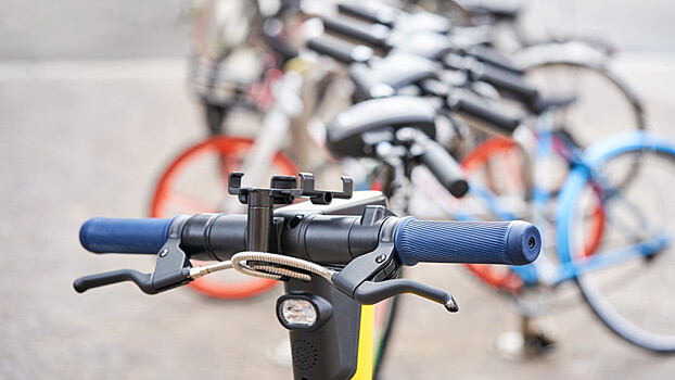 Автоэксперт рассказал об эффективности запрета езды на электросамокатах в центре