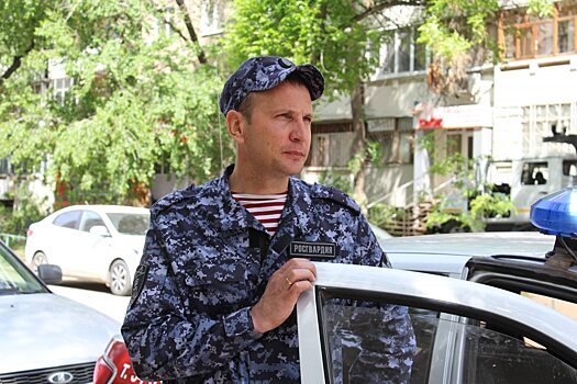 Прапорщик Росгвардии вытащил искалеченных людей из разбившегося в Саратове автобуса