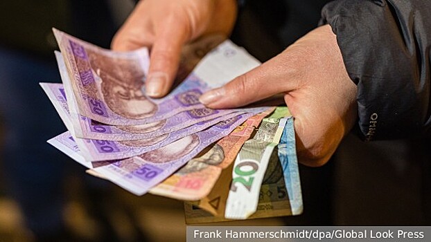 Bloomberg сообщило о давлении МВФ на Киев с целью девальвации гривны