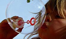Мыльные пузыри и световое шоу: как прошел День защиты детей в центре «Новослободский»