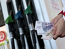 Заправки начали поднимать цены на бензин