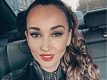 Чехова поддержала тренд на шубы-чебурашки в оттенке экрю, показав новинку поклонникам