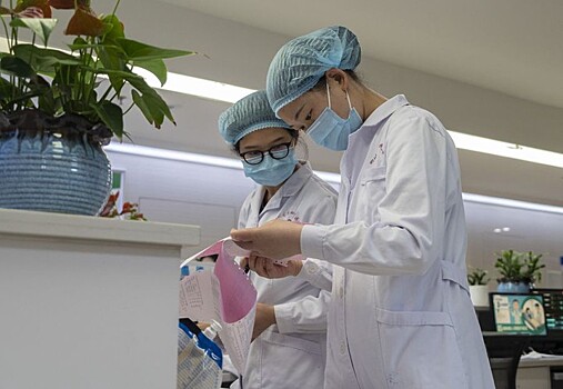 Пациент с COVID-19 впервые за восемь месяцев умер в Китае