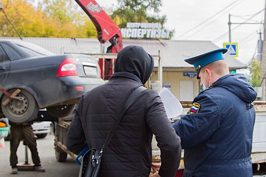 В Красноярске приставы арестовали автомобиль фирмы, накопившей 380 штрафов