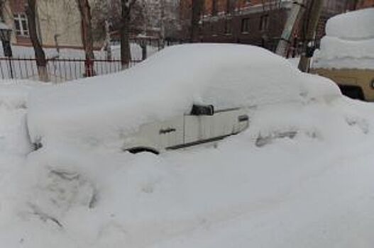 Власти призвали новосибирцев отказаться от личного авто из-за снегопадов