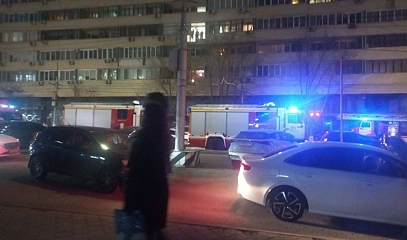 В Волгограде потушили пожар в многоквартирном доме около ТЦ «Пирамида»