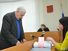 Суд отказал застройщику, который хотел переклеить обои в «тёмной квартире» пенсионера с Сортировки