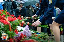 В канун Дня Победы в Оренбуржье возложили цветы к памятникам и мемориалам ВОВ