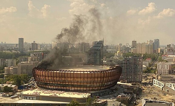 В Екатеринбурге загорелась строящаяся УГМК-арена
