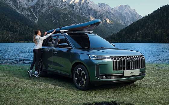 С заботой о пассажирах: 35 отсеков кроссовера для вещей и объем багажника в 480 л