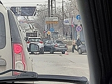 В Волгограде на границе двух районов образовалась пробка