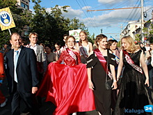 Выпускники прошли по Калуге