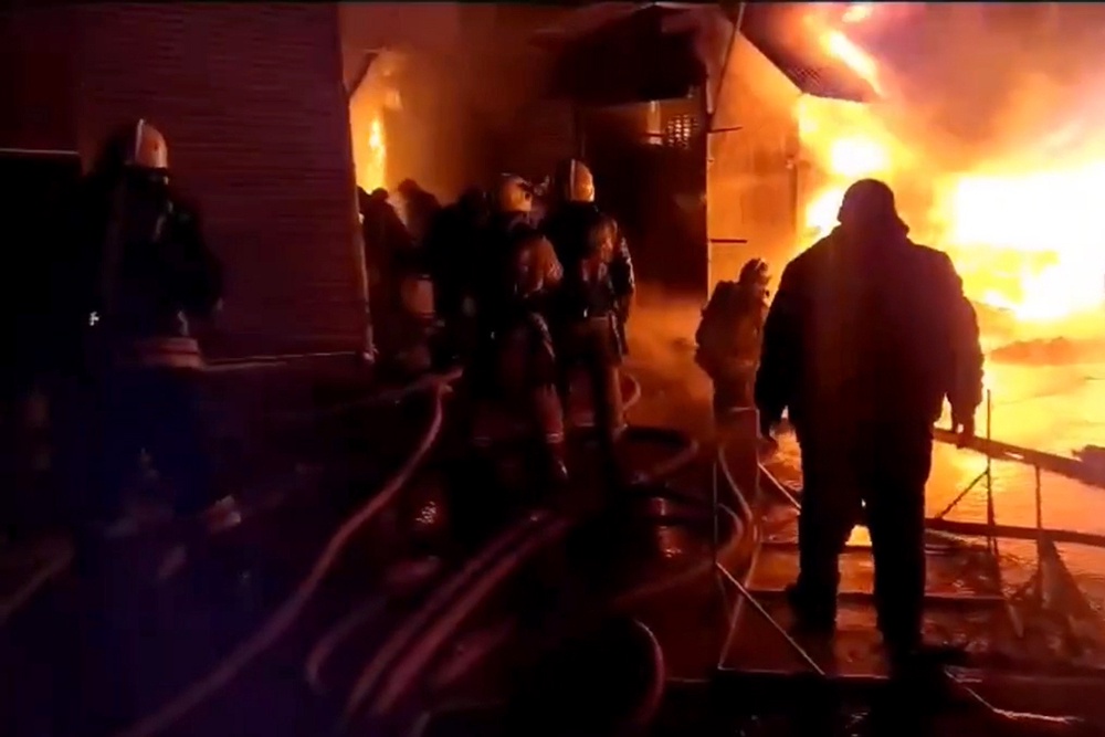 Логвиненко: Площадь пожара на рынке составляет 3000 квадратных метров