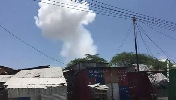 В Могадишо взлетели на воздух заминированные автомобили