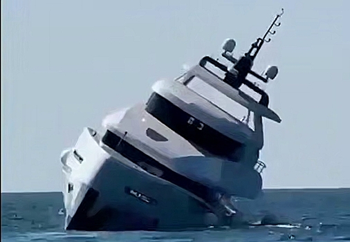 Роскошная новая яхта затонула у берегов Турции