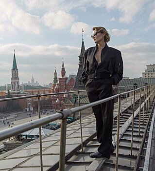 «Ох, это декольте!»: Рената Литвинова задает моду на 80-е
