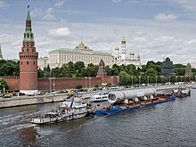 Самый тяжелый груз в истории перевозок по Москве-реке доставили в столицу