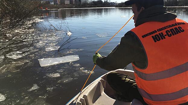 В Вологде продолжаются поиски мальчика, провалившегося под лед в середине марта