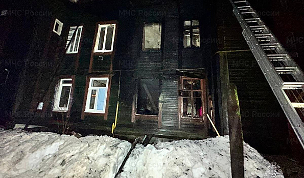 Названа предварительная причина пожара в деревянном МКД в Твери