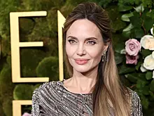 «Уговаривают пойти на свидание»: дети Анджелины Джоли выбрали ей жениха