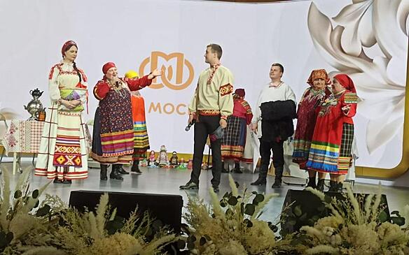 Рязанские молодожёны сыграли свадьбу на ВДНХ в традиционных костюмах
