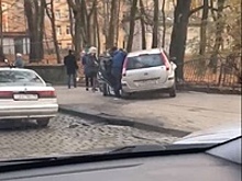 На проспекте Мира иномарка врезалась в забор