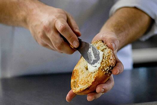 Людям с повышенным газообразованием посоветовали исключить из рациона три продукта