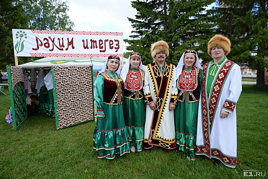 Плов в казане и корзины чак-чака: в парке Маяковского отметили Сабантуй