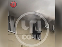 Россиянка выпрыгнула из окна горящего здания в Сочи и выжила