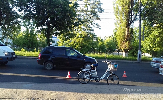 В Курске столкнулись «девятка» и велосипедист