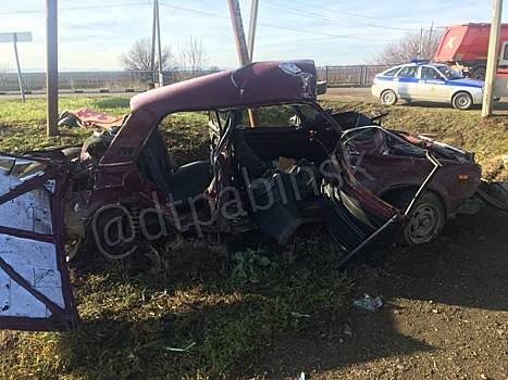 В станице Холмской в ДТП ВАЗ-2105 и микроавтобуса погибли двое